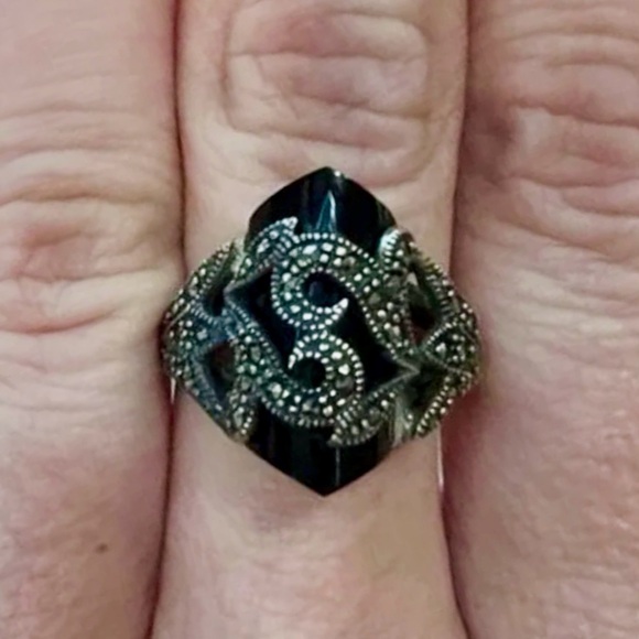 Vintage Black Onyx Filigree Swirl Setting. Caged stone Ring with Marcasite 925 - Picture 8 of 16